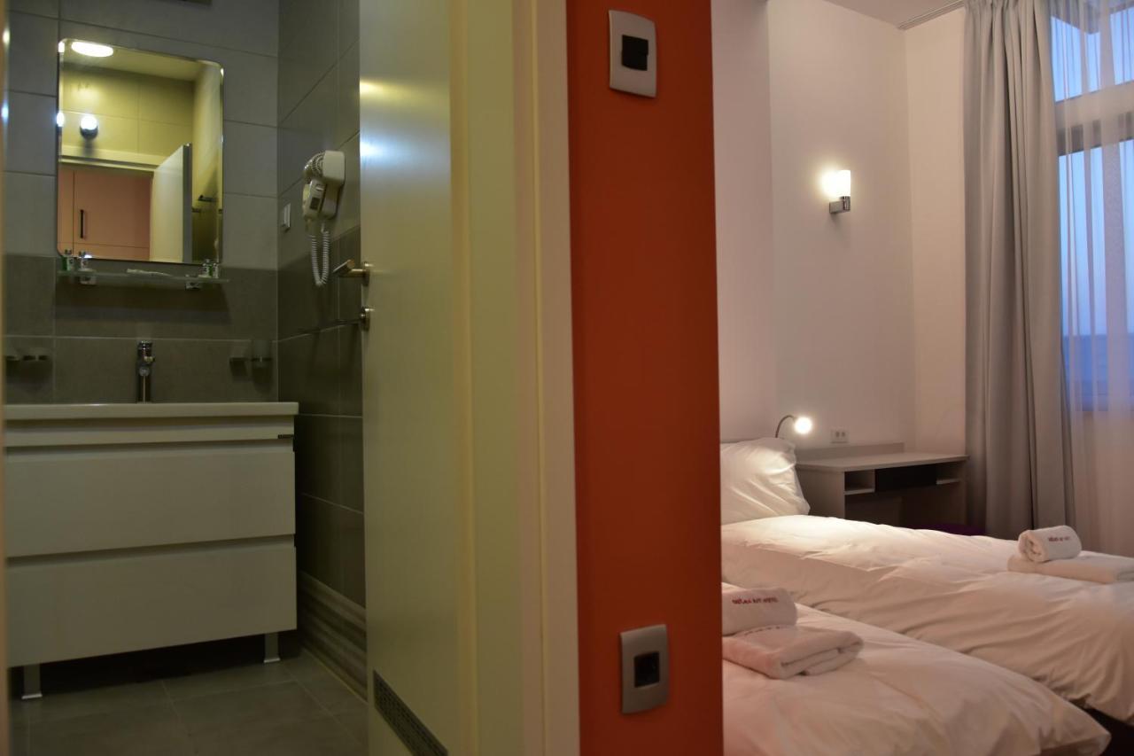 Osten Art Hotel Skopje Ngoại thất bức ảnh