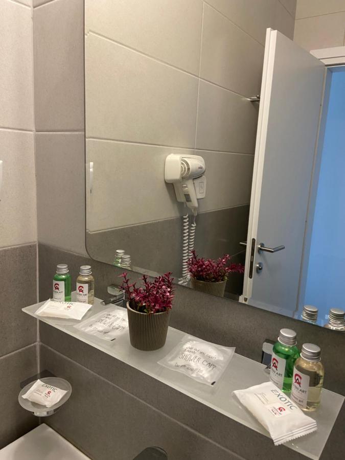 Osten Art Hotel Skopje Ngoại thất bức ảnh